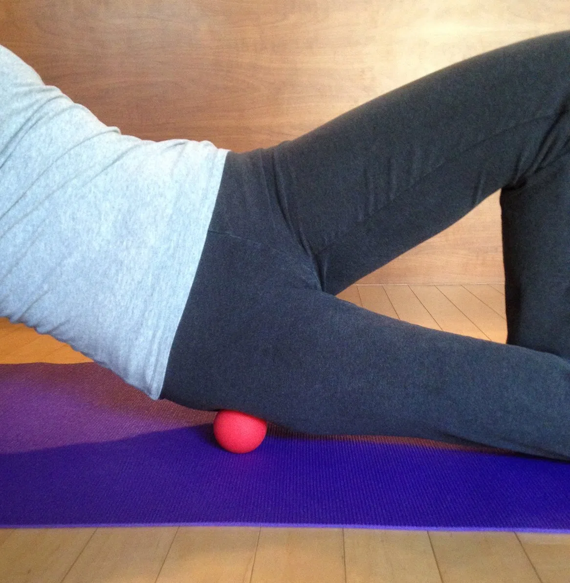 Kieba - Bola de lacrosse para masaje de liberación miofascial, terapia de puntos de gatillo, contracturas musculares y yoga Juego de 2 bolas firmes. - SM-0700, Azul y rojo