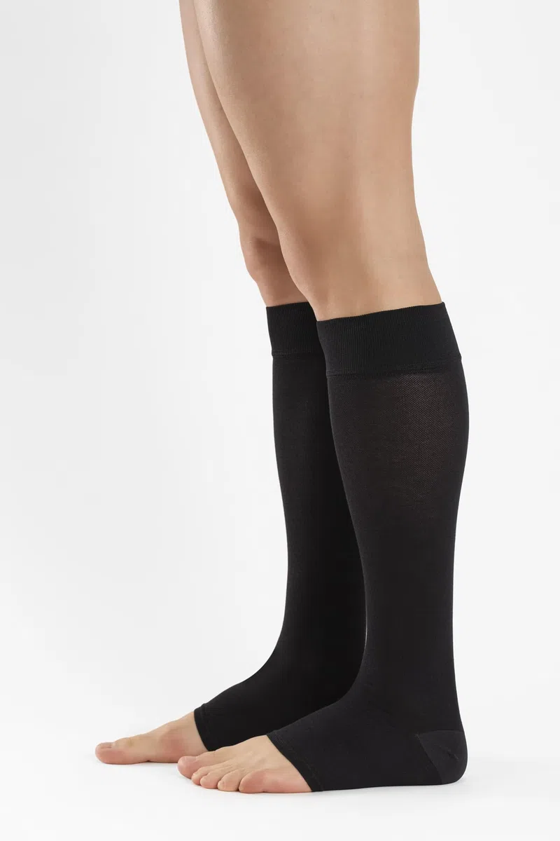 Relaxsan M1050A calcetines punta abierta hasta la rodilla de algodón médico de clase 1 - K1 compresión graduada